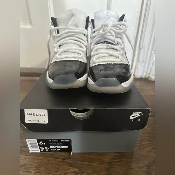 Air Jordan Retro 11 Grade school